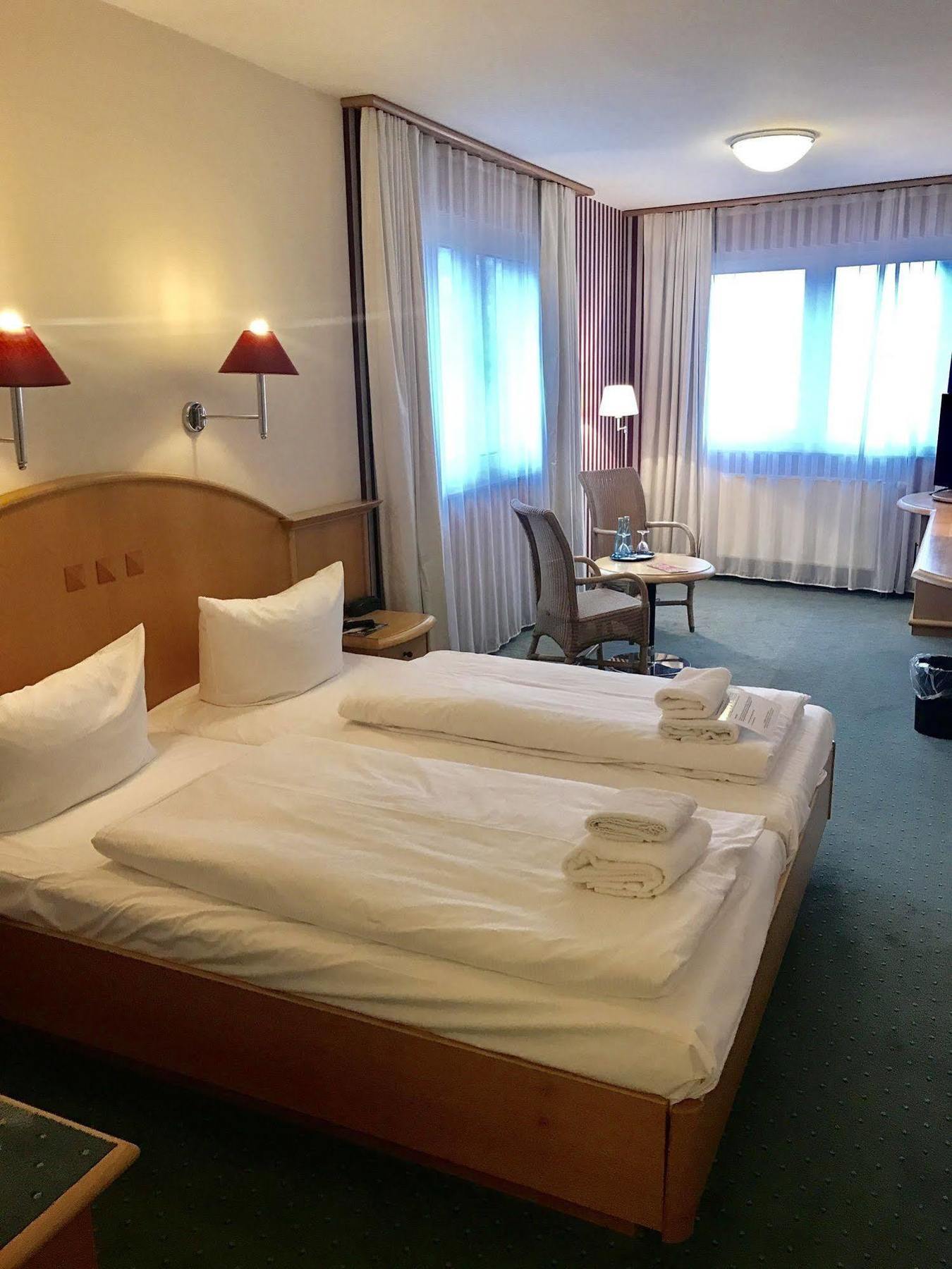 Hotel Berlin - Greenline Hotel Zossen Esterno foto